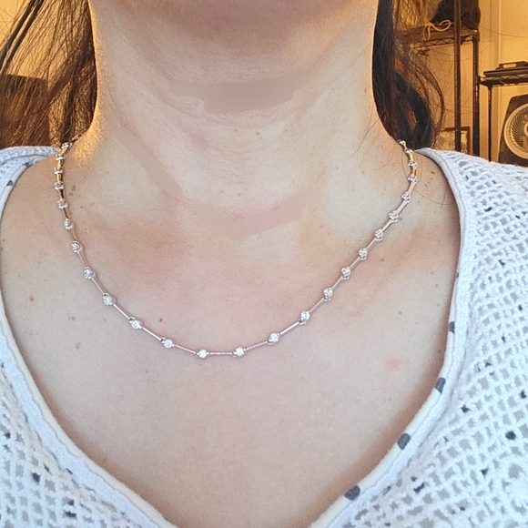 2-carat Round-Brilliant Diamond Station Necklace in 18K White gold setting - Picture 3 of 17